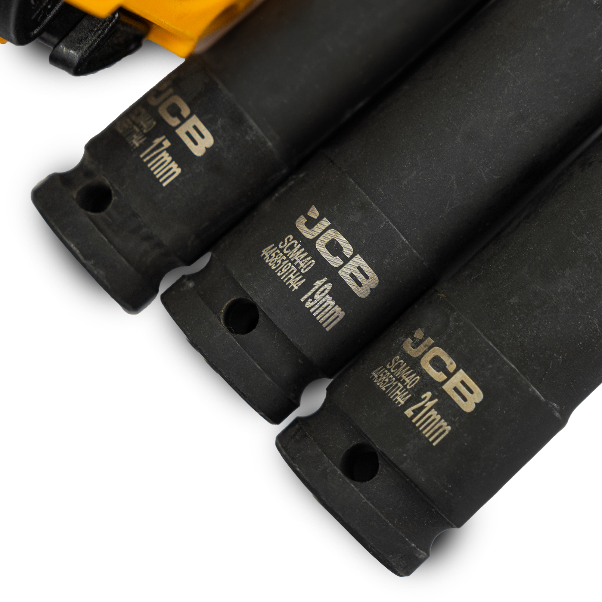 ПНЕВМАТИЧЕН ГАЙКОВЕРТ С КЪС ШПИНДЕЛ 1450 NМ 1/2″ JCB С ВЛОЖКИ И КУФАР